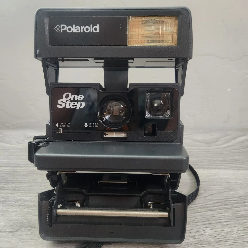 Vintage Polaroid Black Instant Film Camera OneStep 600 Point and Shoot Retro